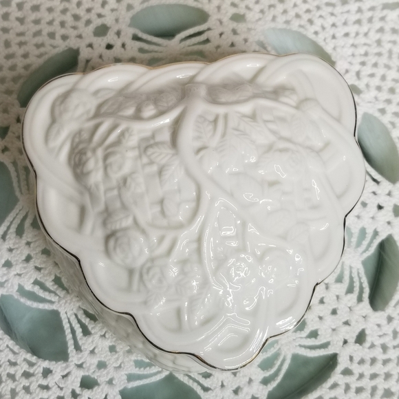 Hampton Genuine Porcelain Collection Heart Shaped Floral Trinket 4.5" W - Picture 8 of 8